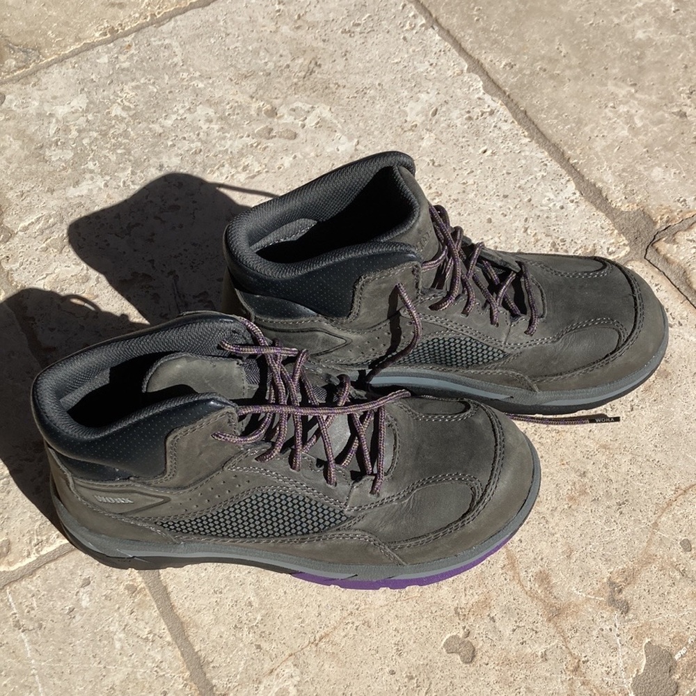 Gray Steel-toed Worx Boots. Women’s 9 1/2 Medium. Like new.